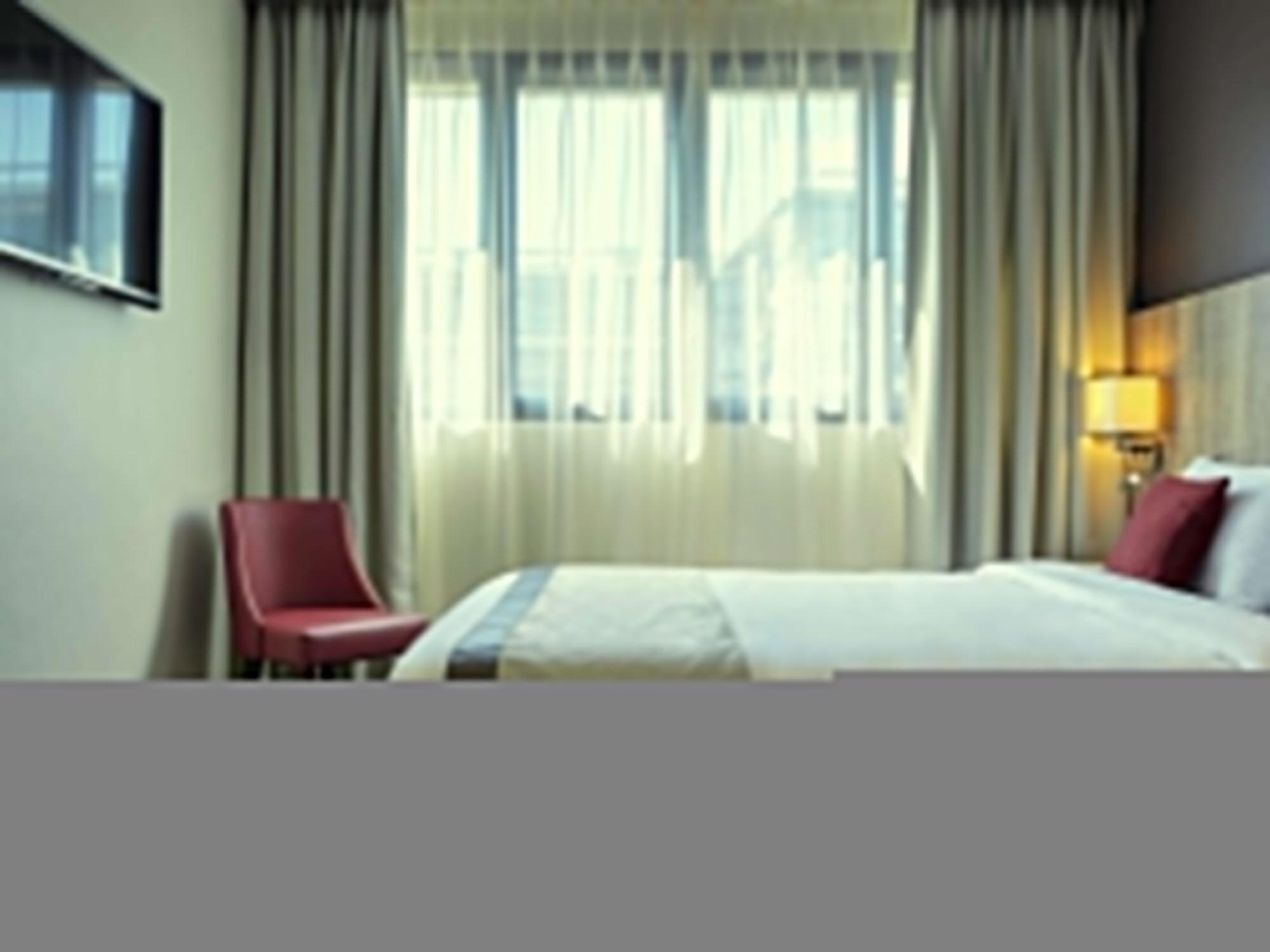 Mercure Versailles Paris Ouest Exterior photo